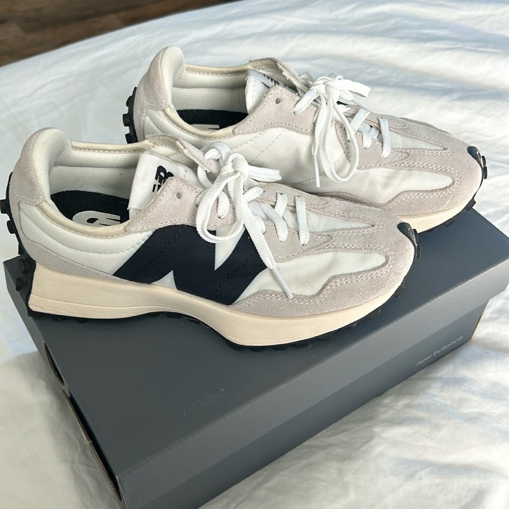 New Balance 327 sneakers